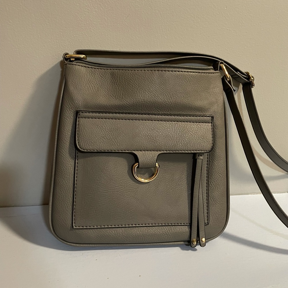Apt 9 gray crossbody with pockets on the inside and one pocket on the front.